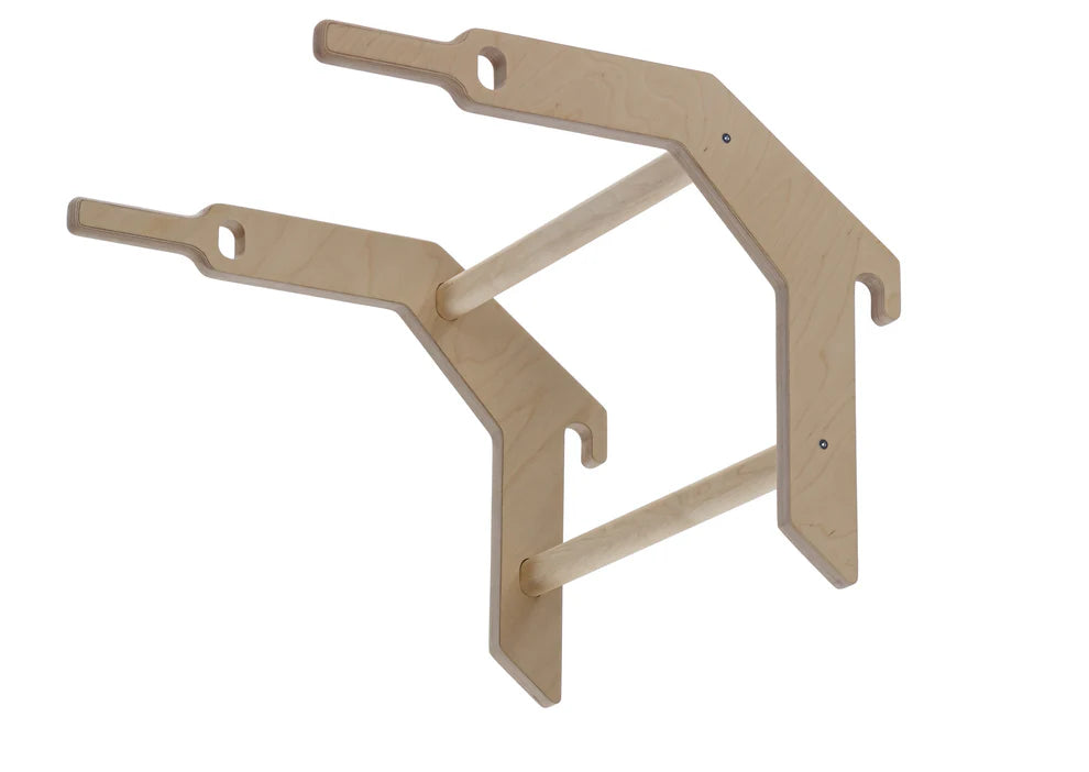 Échelle murale en bois avec barre de traction